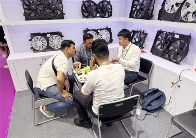 제138회 캔톤 페어에서 Hongjiang Electric – 글로벌 대리점과 연결